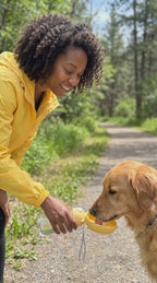 Supporting product-use video — 2-in-1 travel dog water bottle demonstration